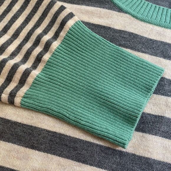 Olive + Oak Woman’s Sweater - Picture 4 of 4